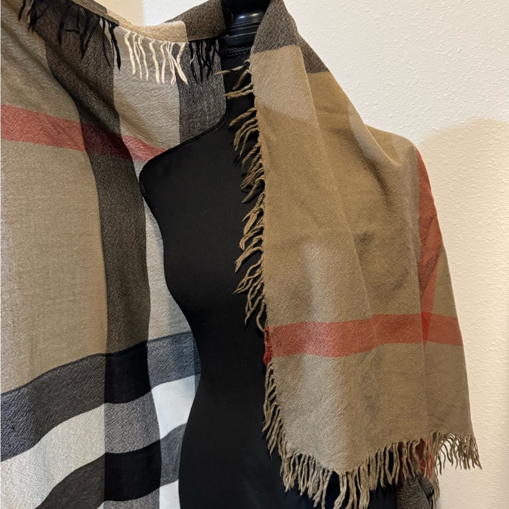 Burberry Merino scarf - Picture 8 of 11